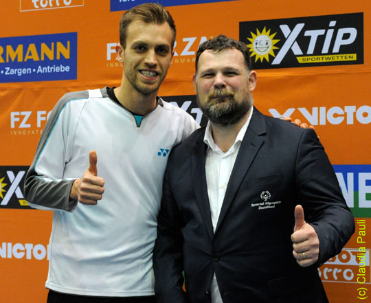 Marc Zwiebler (dreimaliger Olympiateilnehmer im Herreneinzel) mit Mark Solomeyer (SOD-Vizepräsident Athletensprecher) in der Bielefelder Seidensticker Halle. 