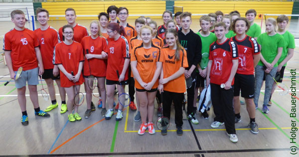 Gruppenfoto der Teilnehmer am Schulamtsfinale Westthüringen des Schulsportwettbewerbes Jugend trainiert für Olympia