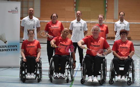 Die deutschen Para Badmintonasse mit ihren Trainern.